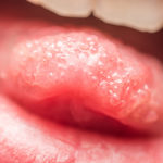 口の中のGスポットを刺激するために簡単に舌を挿入する方法